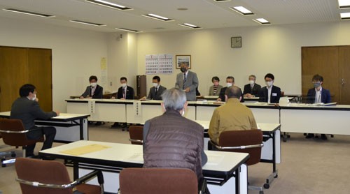 町長選無投票か 立候補者説明会、現職陣営のみ出席(2021-05-14)