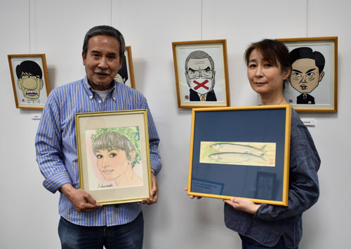 似顔絵や絵画の力作並ぶ(2021-05-08)