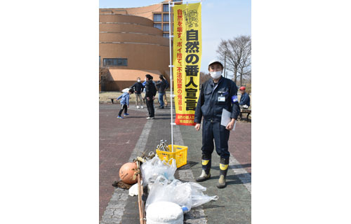 春採公園きれいに 市民ら352人一斉清掃(2021-05-02)