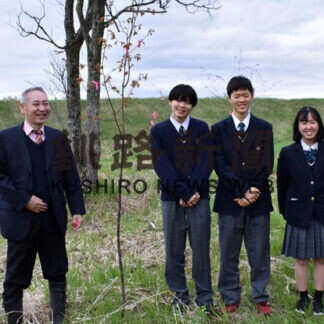 桜の苗木を標茶高生に寄贈(2021-05-23)
