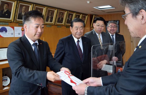 動物園の環境整備、市に100万円寄付 釧路厚生社(2021-06-02)