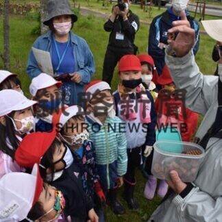 児童、園児が苗木植樹　環境への関心、愛郷心育む(2021-06-24)