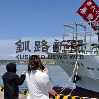 サケ・マス曳き網出漁　２００㌋内試験操業(2021-06-08)