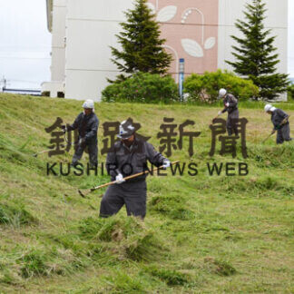 建設業３社が草刈り奉仕活動(2021-06-23)