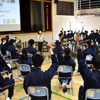 子供服難民に届け、附属生徒が活動に理解(2021-07-01)