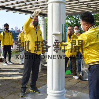 公園のあずまや支柱塗り直し(2021-06-12)