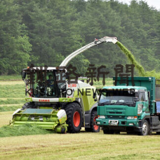 一番草、収穫始まる　根釧管内(2021-06-22)