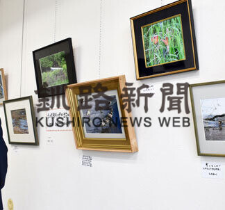 鳥取郵便局で紀國さん仁々志別川写真展(2021-06-23)