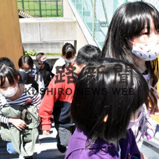 児童が迅速、冷静に津波避難訓練(2021-06-11)