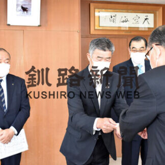 根室ロータリークがマスクなど寄贈(2021-06-15)