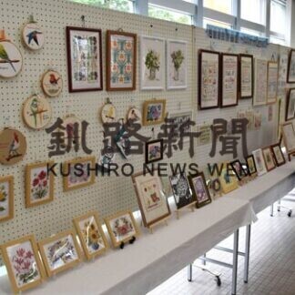 刺しゅう、名所や花精巧に９１点　越前さんが作品展(2021-06-17)
