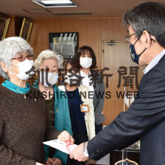 生理用品を寄贈　女性保護の会(2021-06-30)