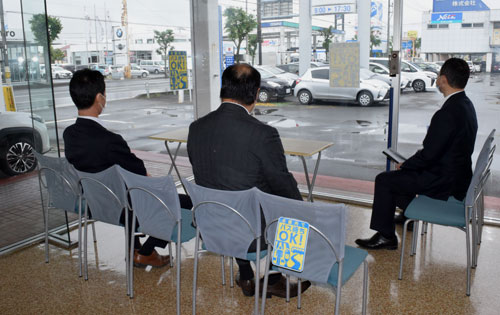 店内にバス待合空間 ネッツトヨタ道東釧路店(2021-07-08)