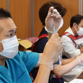 薬剤師会、集団接種会場でサポート　市民の安心へ全力(2021-07-13)