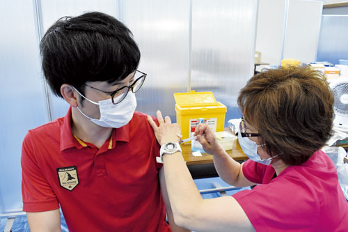 ワクチン集団接種、中学生以上も始まる(2021-07-18)