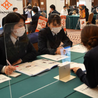 地元就職へ高校生真剣　合同企業説明会(2021-07-28)