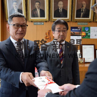 釧路ぬさまいライオンズクラブが図書寄贈(2021-07-11)