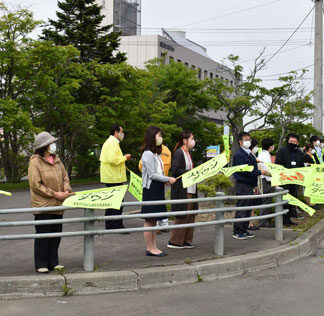 旗の波運動で交通事故防止を呼び掛け(2021-07-17)