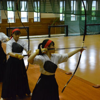 目の前の一射に集中　弓道全釧路祭に１０７人(2021-07-27)