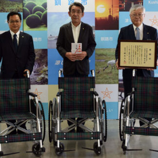 宮坂建設工業の車椅子３台寄贈(2021-07-29)