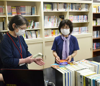 大楽毛中で図書館開放「気軽に利用を」(2021-08-02)
