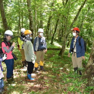 森林の生態系学ぶ　京大研究林で自然観察会(2021-08-10)