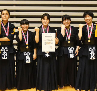 釧鳥取女子、全国へ　中学剣道、７年ぶり全道Ｖ(2021-08-02)