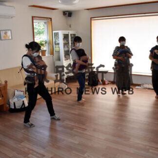 助産院マタニティアイで「親子でベビーダンス」(2021-08-18)