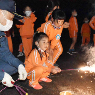 花火、安全に遊ぼう　根室市消防本部、睦の園で教室(2021-08-29)