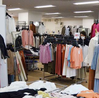 オンワード樫山、人気ブランド最大８割引　釧路で特別販売会(2021-08-21)