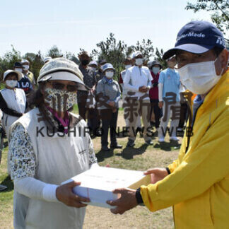 優勝目指して好プレー　釧路市連町パークゴルフ大会(2021-09-01)