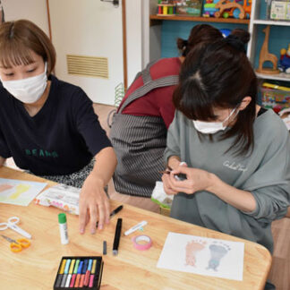 足形で子供の成長確認　マタニティアイで作品づくり(2021-08-12)