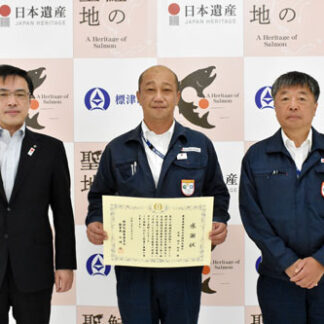 標津小を環境整備、鹿島道路に感謝状(2021-08-10)