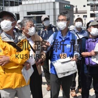 港や北大通の発展学ぶ　市民ら市内中心部を散策(2021-08-23)
