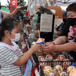 笑顔のニュータウン開設　食や買い物楽しむ_1(2021-08-09)