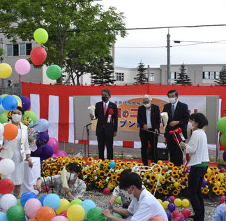 笑顔のニュータウン開設　食や買い物楽しむ(2021-08-09)