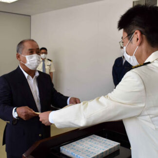 大坂氏に海保部長表彰　海上救護の功績たたえる(2021-08-04)