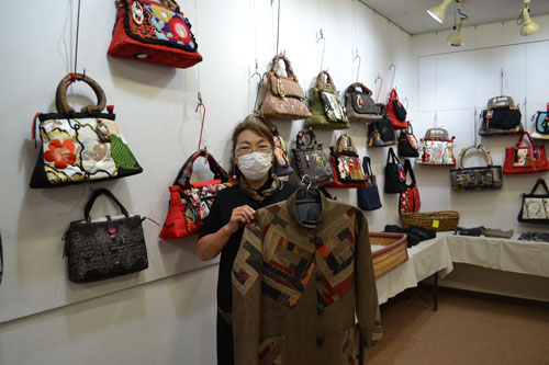 バッグや小物類多くの新作も 展示古布・染手づくり展(2021-09-17)