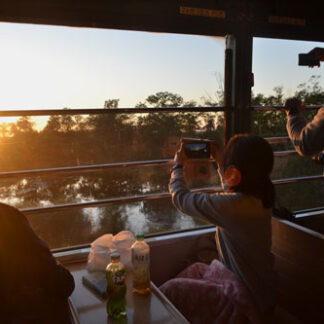 車窓から夕景堪能　釧路─塘路「夕陽ノロッコ号」(2021-09-28)