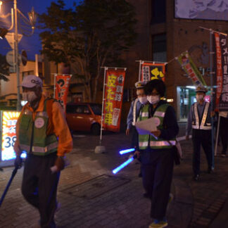 休業狙う窃盗許すな　釧路署と市民団体歓楽街パトロール　(2021-09-09)