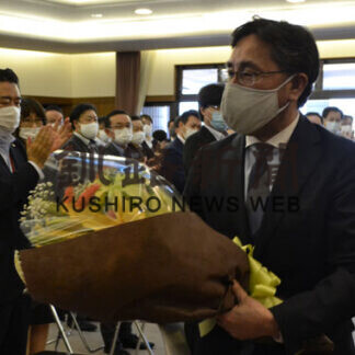 會田副町長が退任　厚岸、職員ら労ねぎらう(2021-09-17)