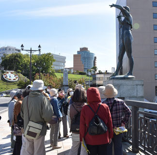 北大通の魅力再発見　学習サークルがモニュメント巡り(2021-09-23)