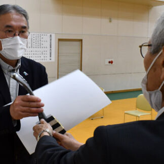 功労者、受賞者ら表彰　釧路美術協会、創設１００周年釧美展で式典(2021-09-19)
