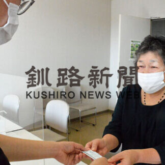 ワクチン接種済証に行列　一部市民に発行できず(2021-09-29)