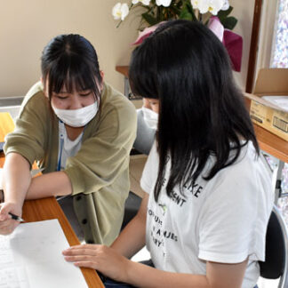 学校の宿題、課題学習支援　大学生が小中学生を指導　釧路・てらこやタウン(2021-09-07)