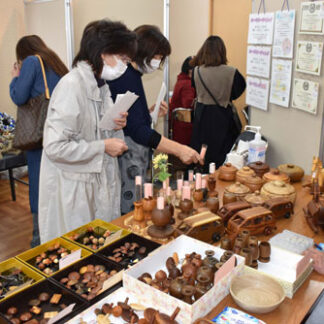 装飾品やバッグ手作り２００点　根室で展示即売(2021-10-20)