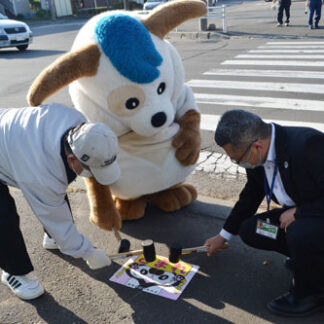 釧路町連合町内会が交通安全啓発(2021-10-04)