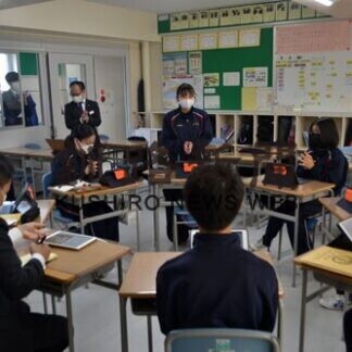 １５歳が描くまちづくり　附属生徒、経営者らにプレゼン　(2021-10-07)