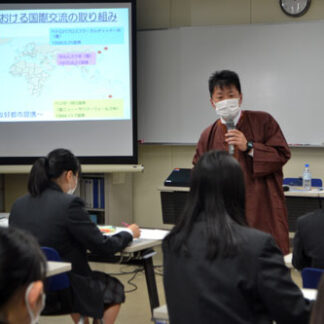 釧路市の国際交流学ぶ　商業高で出前授業(2021-10-12)