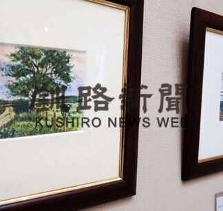 桐澤さん描く水彩画で鮮やか、根室１００景作品展(2021-10-07)